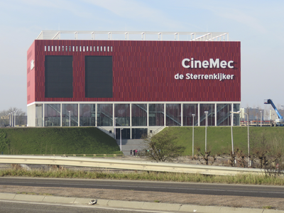 907425 Gezicht op de bioscoop CineMec de Sterrenkijker (Berlijnplein100) in de wijk Leidsche Rijn te Utrecht.N.B. De ...